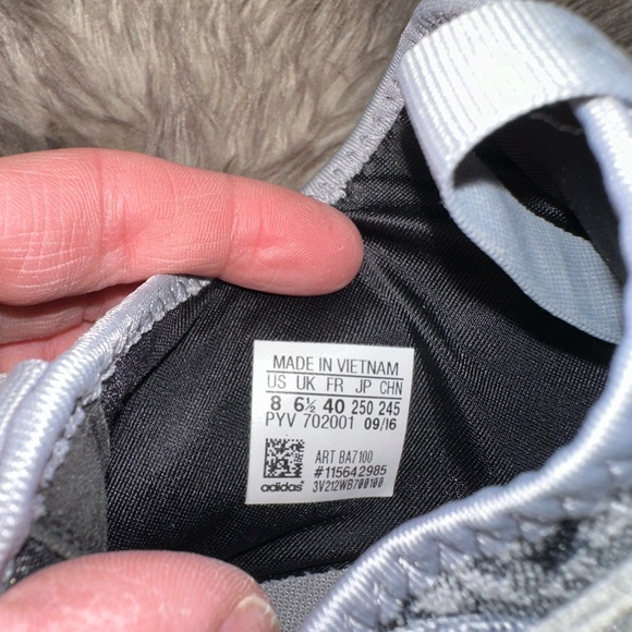 Women’s adidas shoes size 8 - Picture 6 of 8